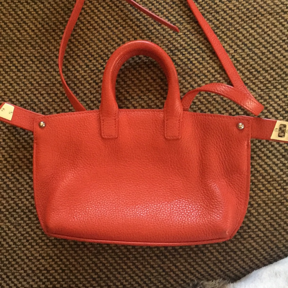 Akris mini